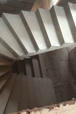 П-образная бетонная лестница с забежными ступенями - 120 000 рублей